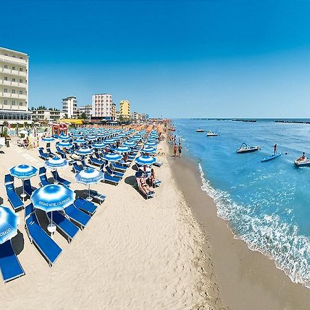 Strand Hotel Colorado Lido Di Savio Bagian luar foto