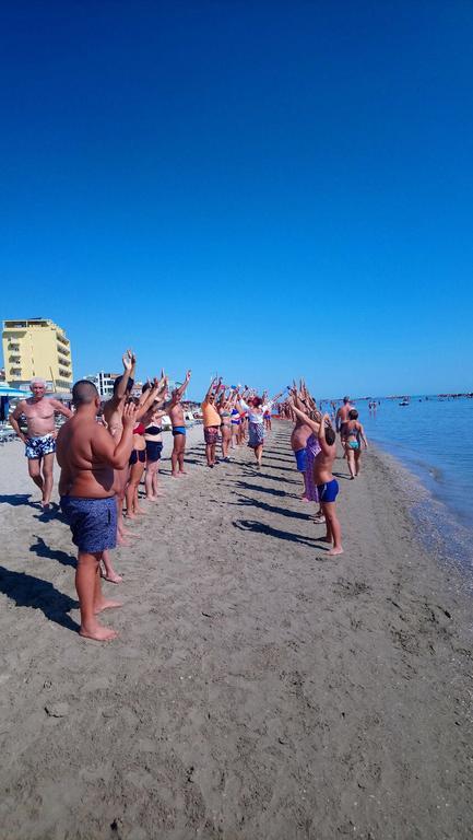 Strand Hotel Colorado Lido Di Savio Bagian luar foto